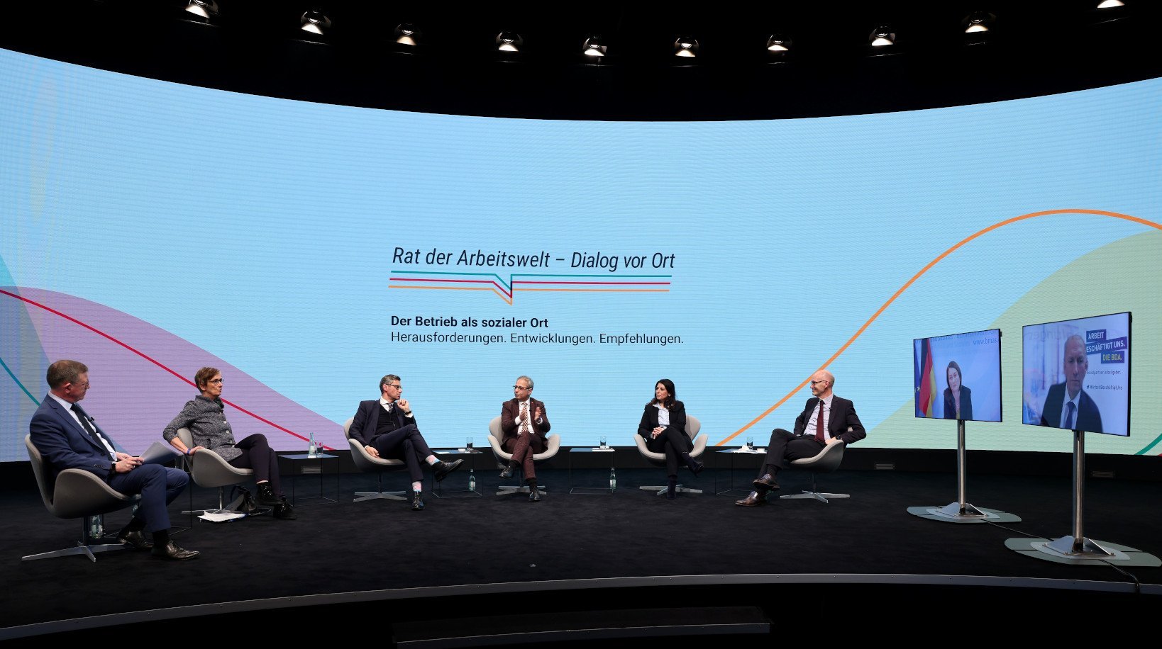 Paneldiskussion: Isabel Rothe, Prof. Dr. Ulrich Walwei, Daniela Cavallo, Tobias Hoffmann, Leonie Gebers,  Alexander Gunkel und Dr. Mehrdad Payandeh