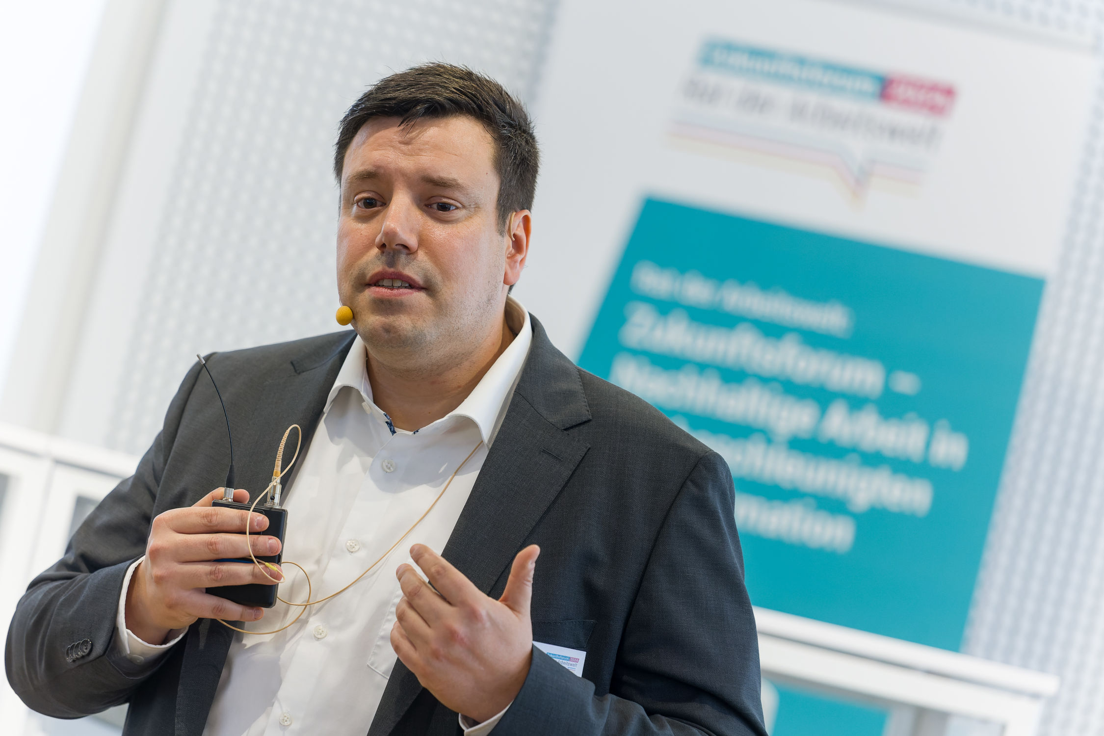 Mario van Hall spricht