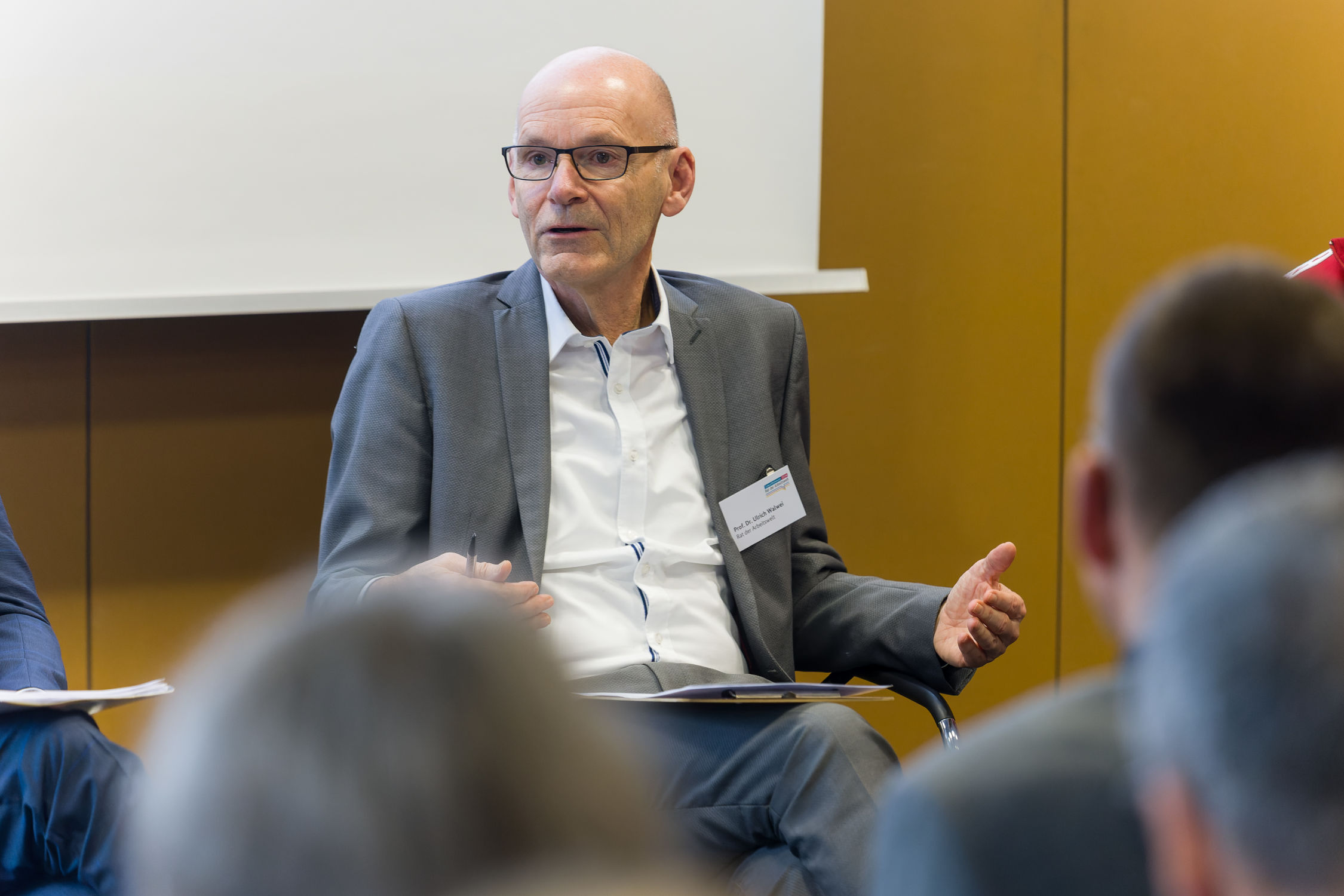 Prof. Dr. Ulrich Walwei diskutiert in Panel-Diskussion